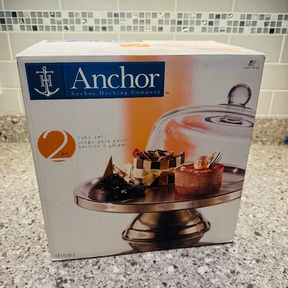 Anchor Hooking Company - Cake Dome with Plate, Used 2 to 3 Times - Picture 2 of 2